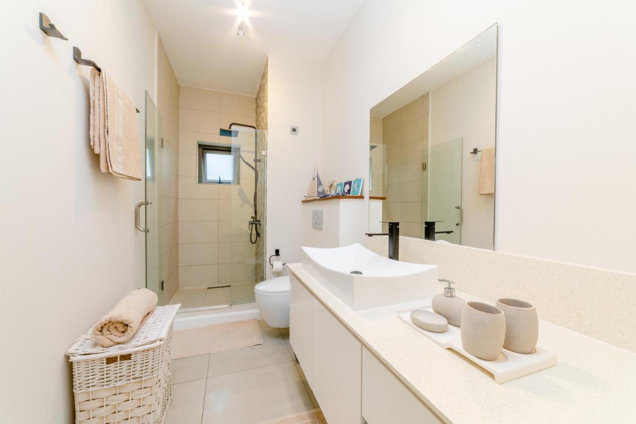 Beachcove Apt No 1 Pereybere Beach Екстер'єр фото